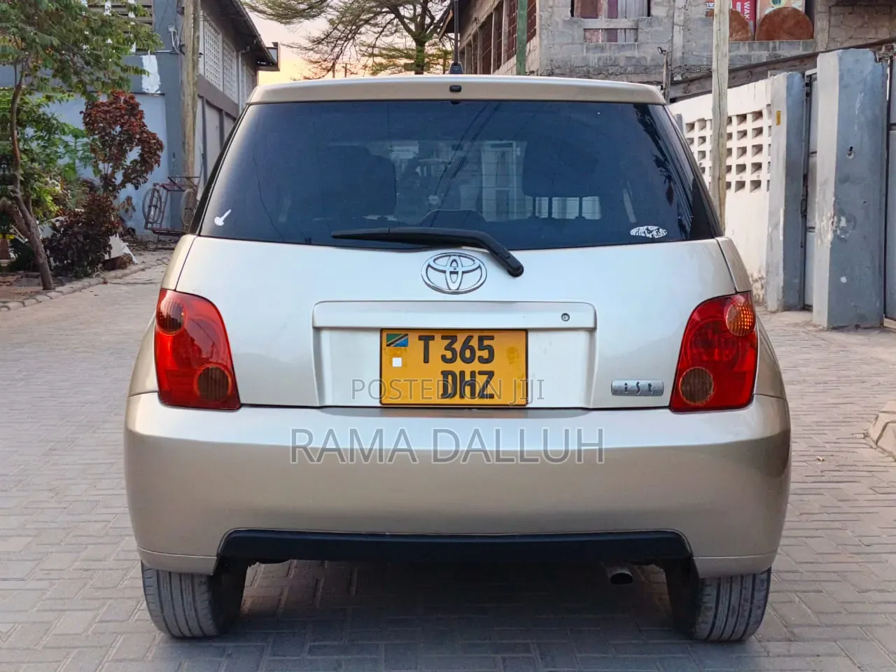 Toyota IST 2003 Gold