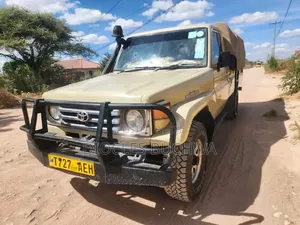 Toyota Land Cruiser 2002 Gold