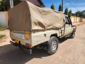 Toyota Land Cruiser 2002 Gold