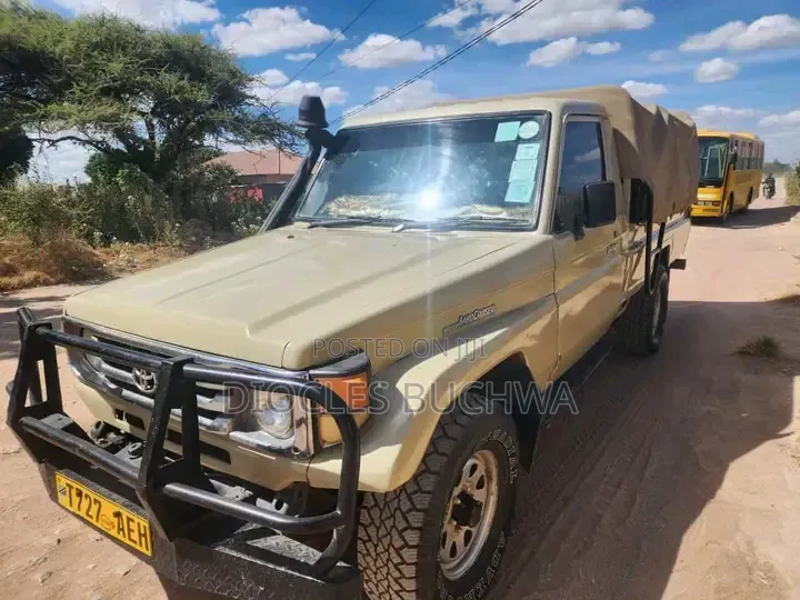 Toyota Land Cruiser 2002 Gold