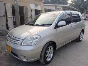 Toyota Raum 2006 Gold
