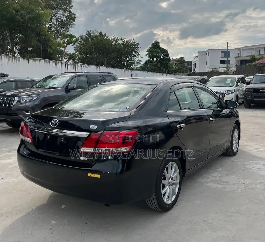 Toyota Premio 2018 Matt Black