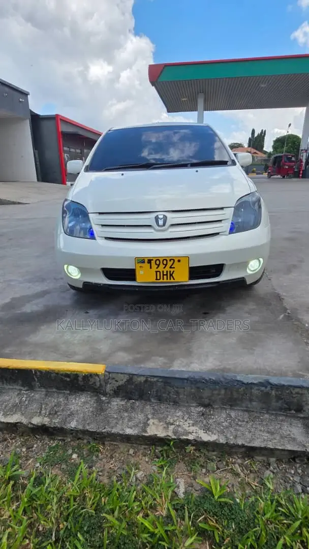 Toyota IST 2005 White