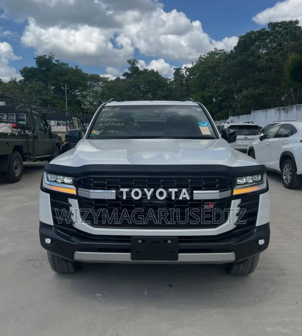 Toyota Land Cruiser 2024 White