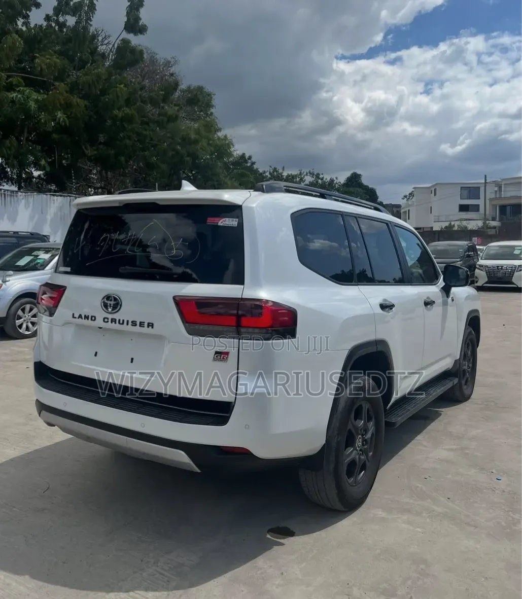 Toyota Land Cruiser 2024 White