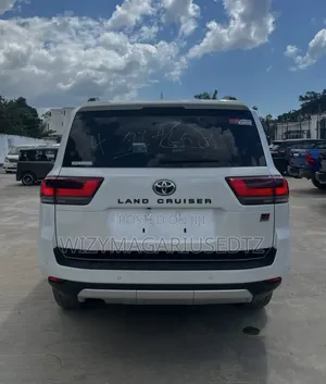 Toyota Land Cruiser 2024 White