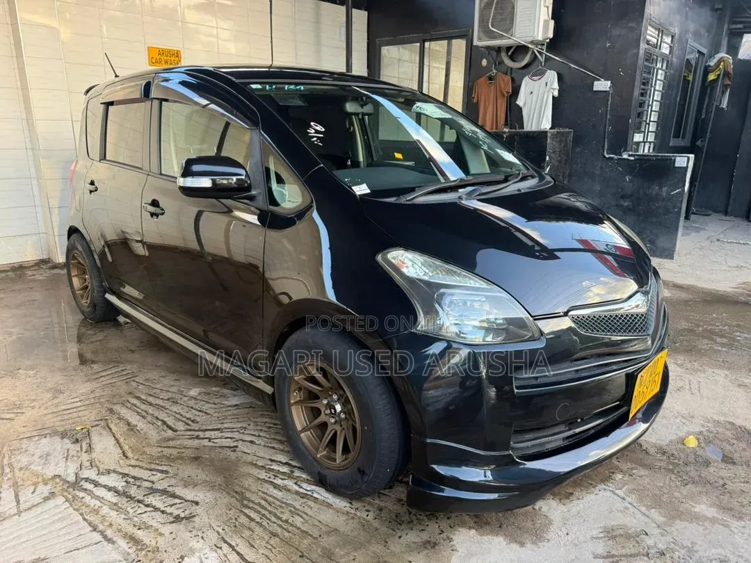 Toyota Ractis 2006 Black