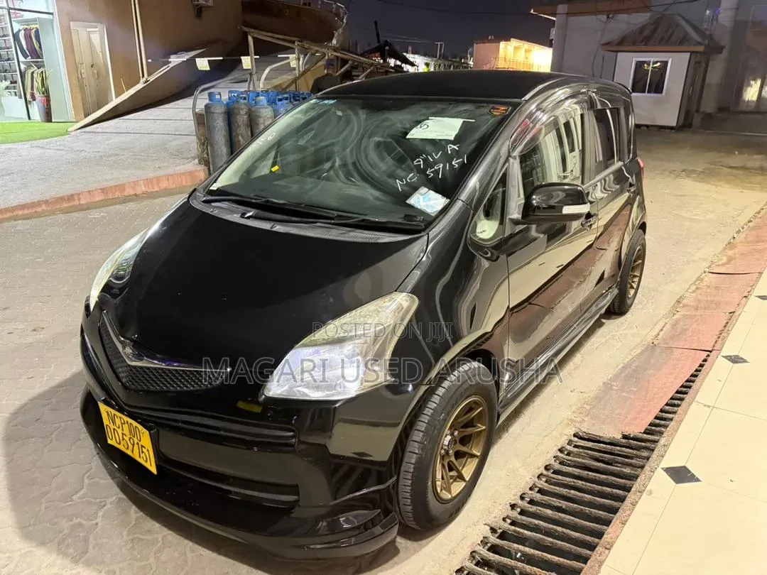 Toyota Ractis 2006 Black