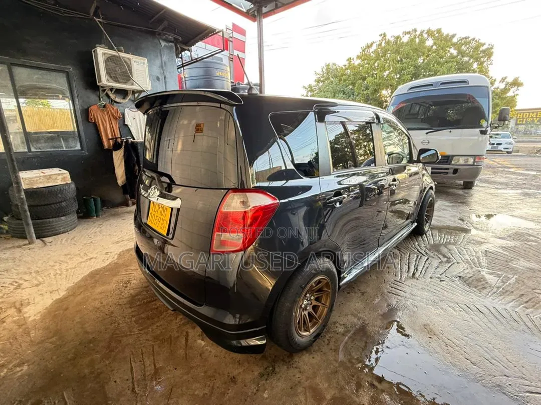 Toyota Ractis 2006 Black