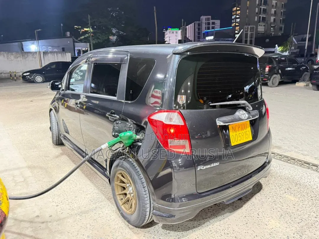 Toyota Ractis 2006 Black