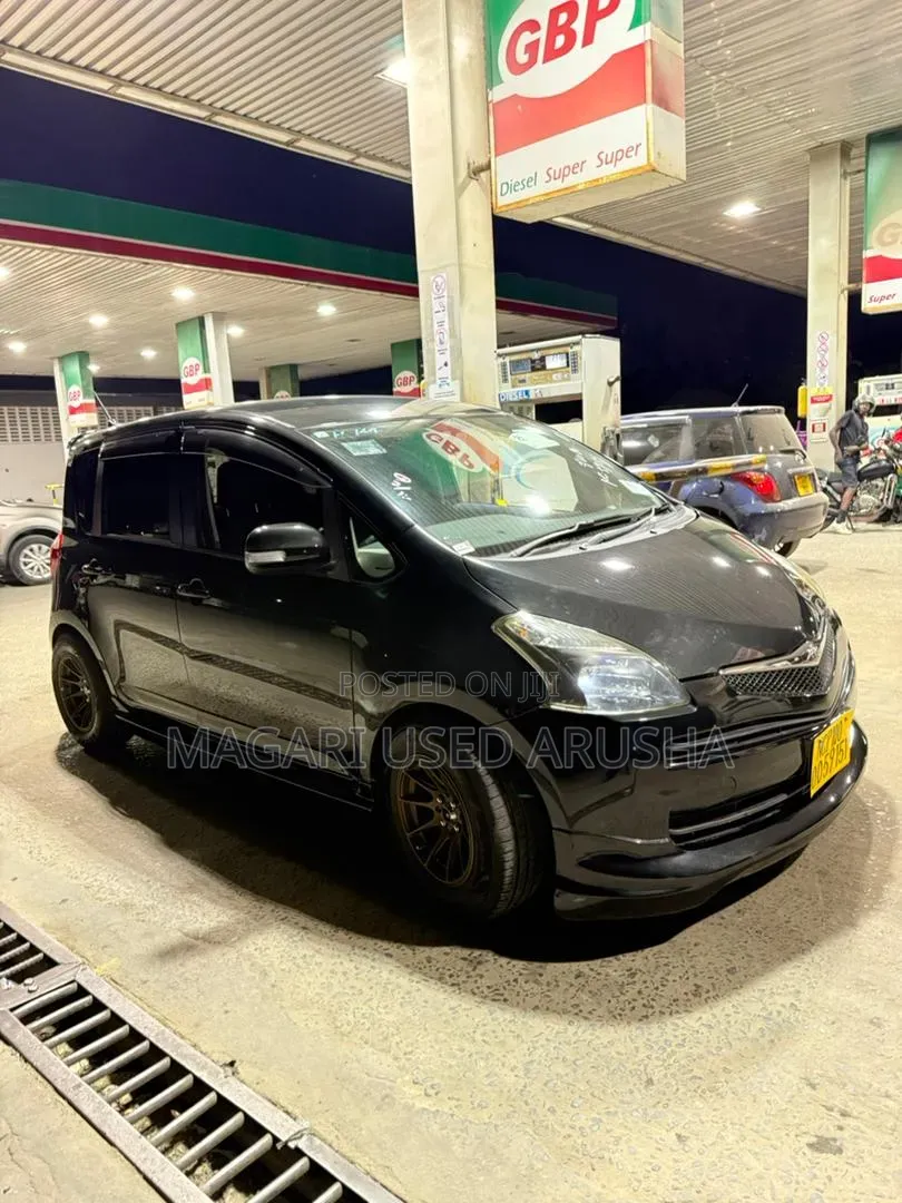 Toyota Ractis 2006 Black