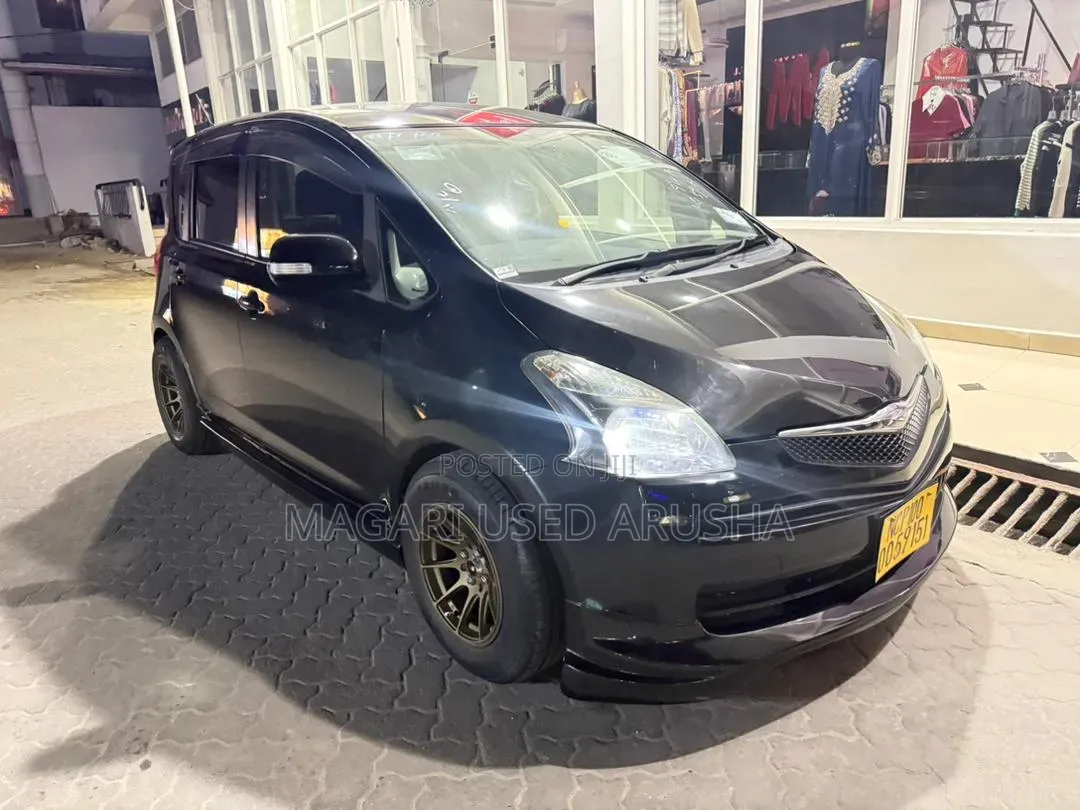 Toyota Ractis 2006 Black