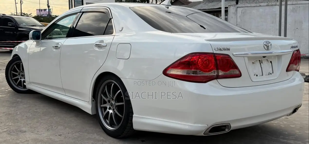 Toyota Crown 2009 White