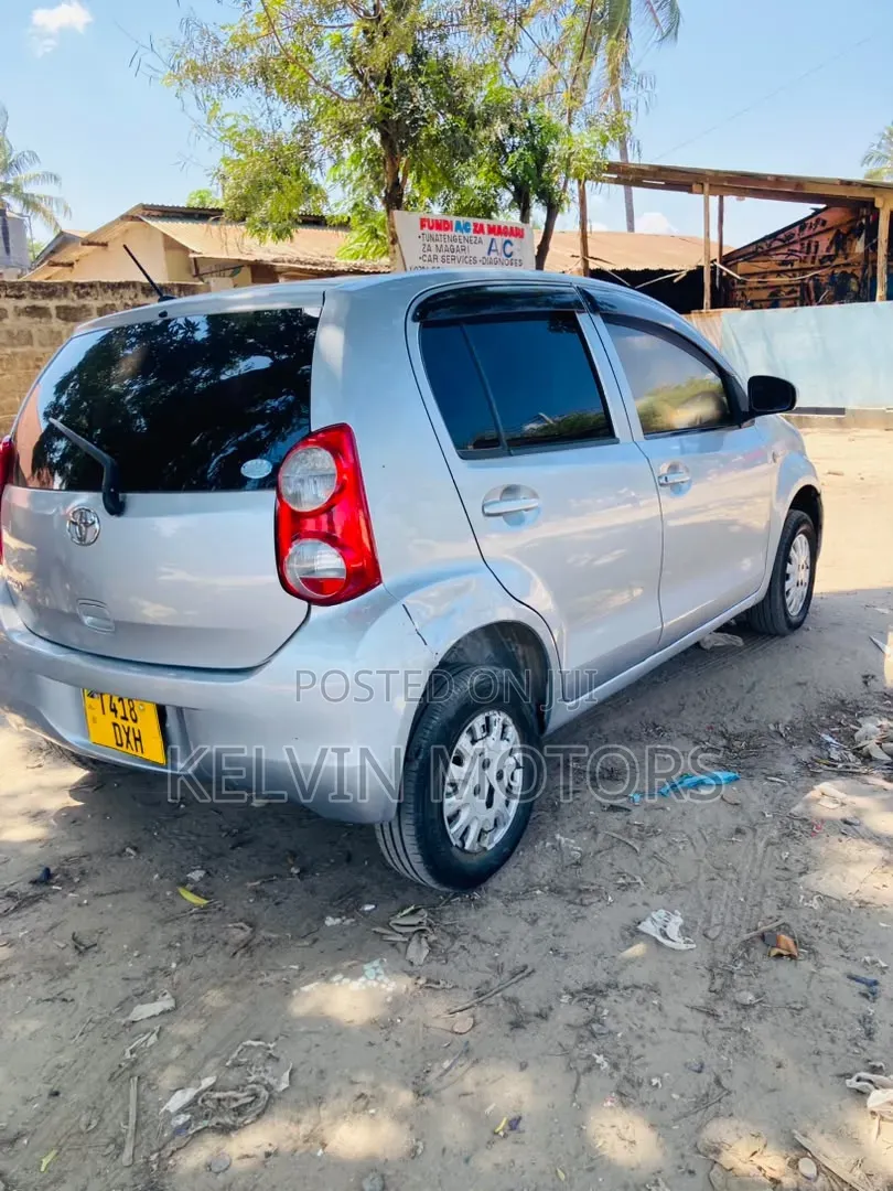 Toyota Passo 2010 Silver
