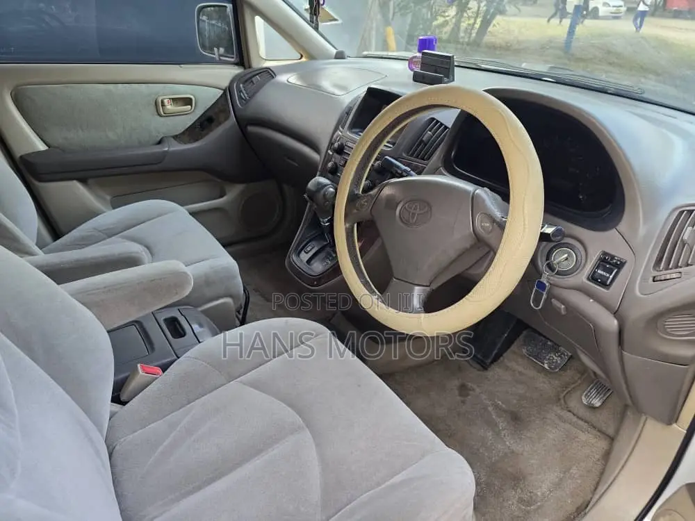 Toyota Harrier 2002 White