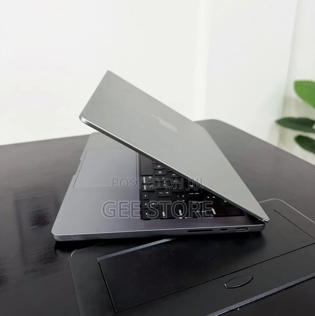 Laptop Apple MacBook Pro 2023 M2 Pro 16GB Apple M2 SSD 1T