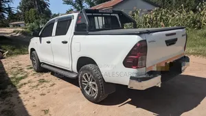 Toyota Hilux 2017 White