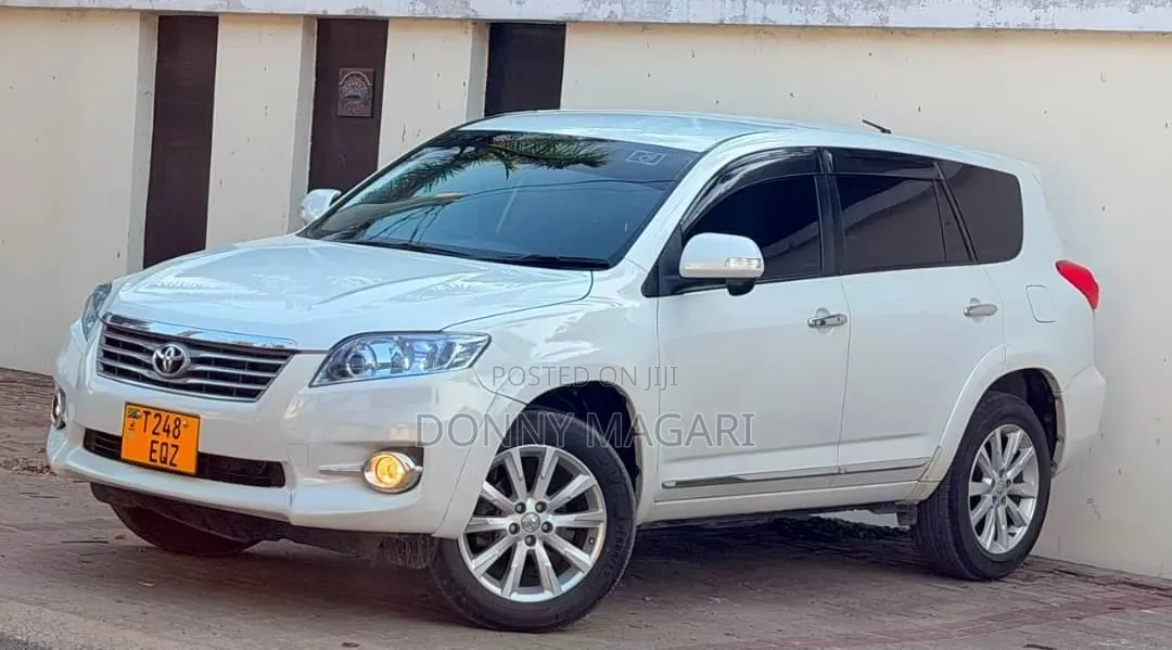 Toyota Vanguard 2011 White