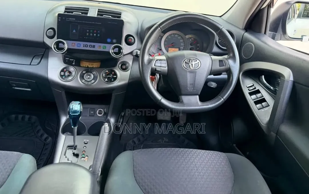 Toyota Vanguard 2011 White