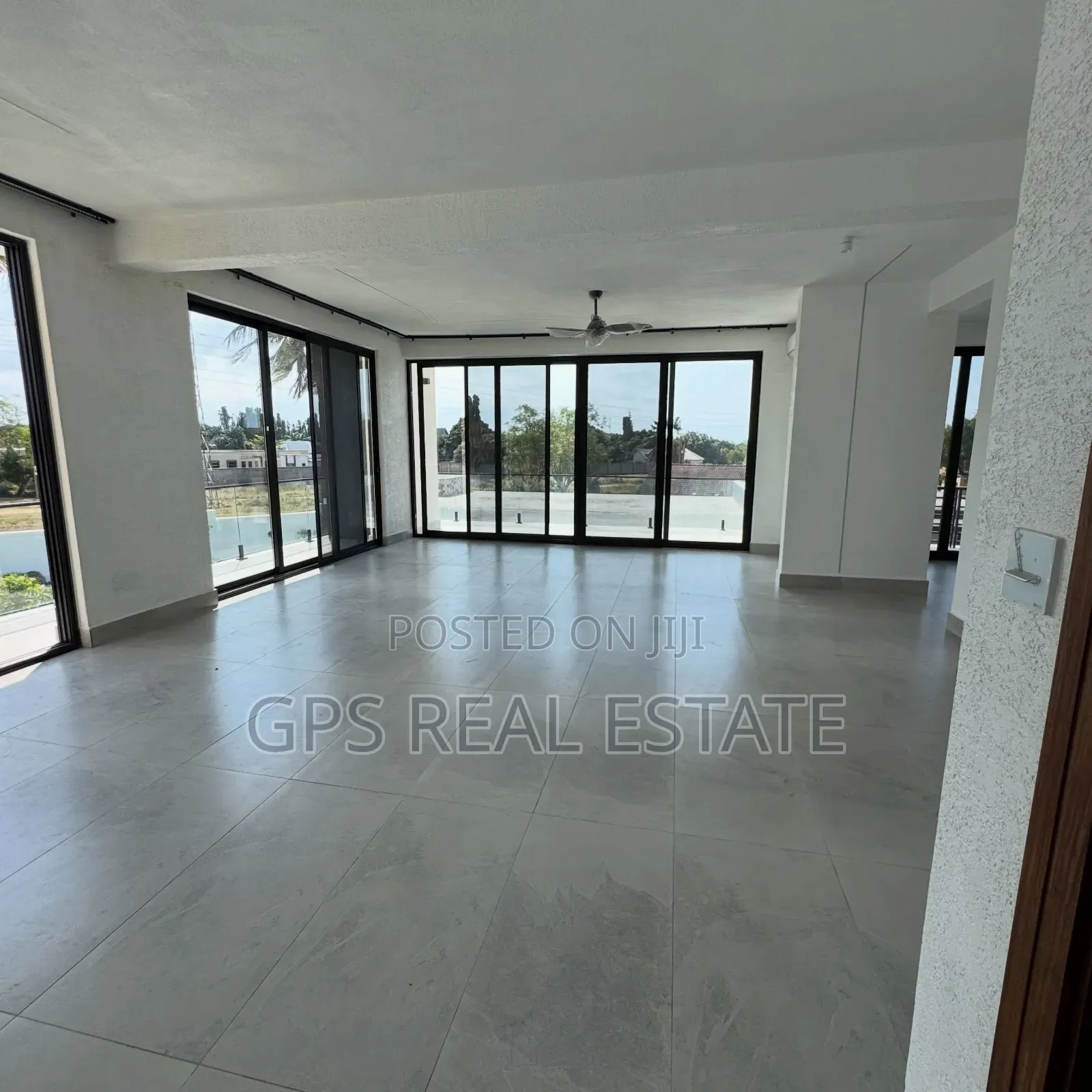 6bdrm Maisonette in Bahari Beach, Kinondoni for sale