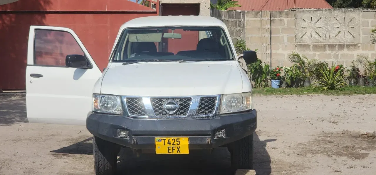 Nissan Patrol 1999 White