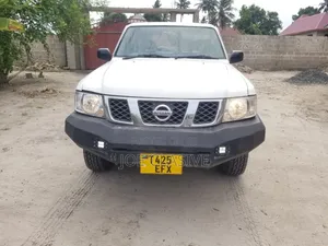 Nissan Patrol 1999 White