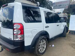 Land Rover Discovery 2013 White