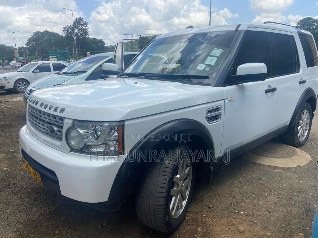 Land Rover Discovery 2013 White