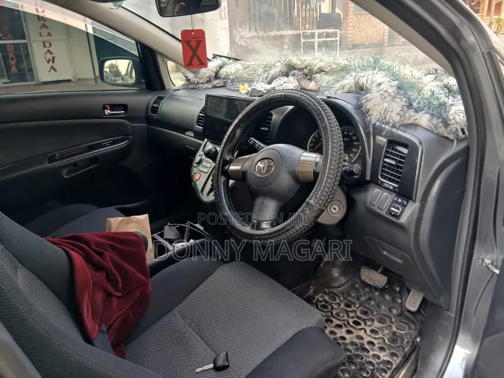 Toyota Wish 2005 Gray