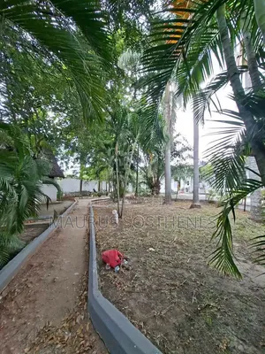 9bdrm House in Kawe Beach for sale