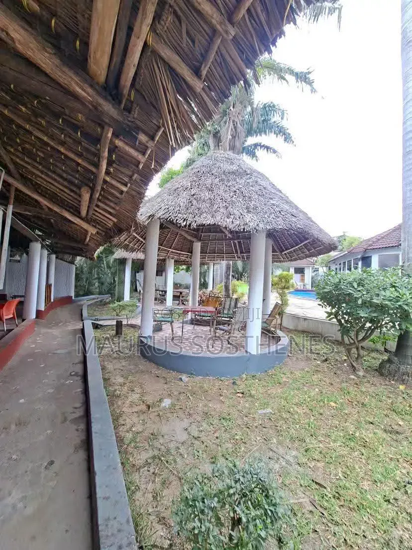 9bdrm House in Kawe Beach for sale