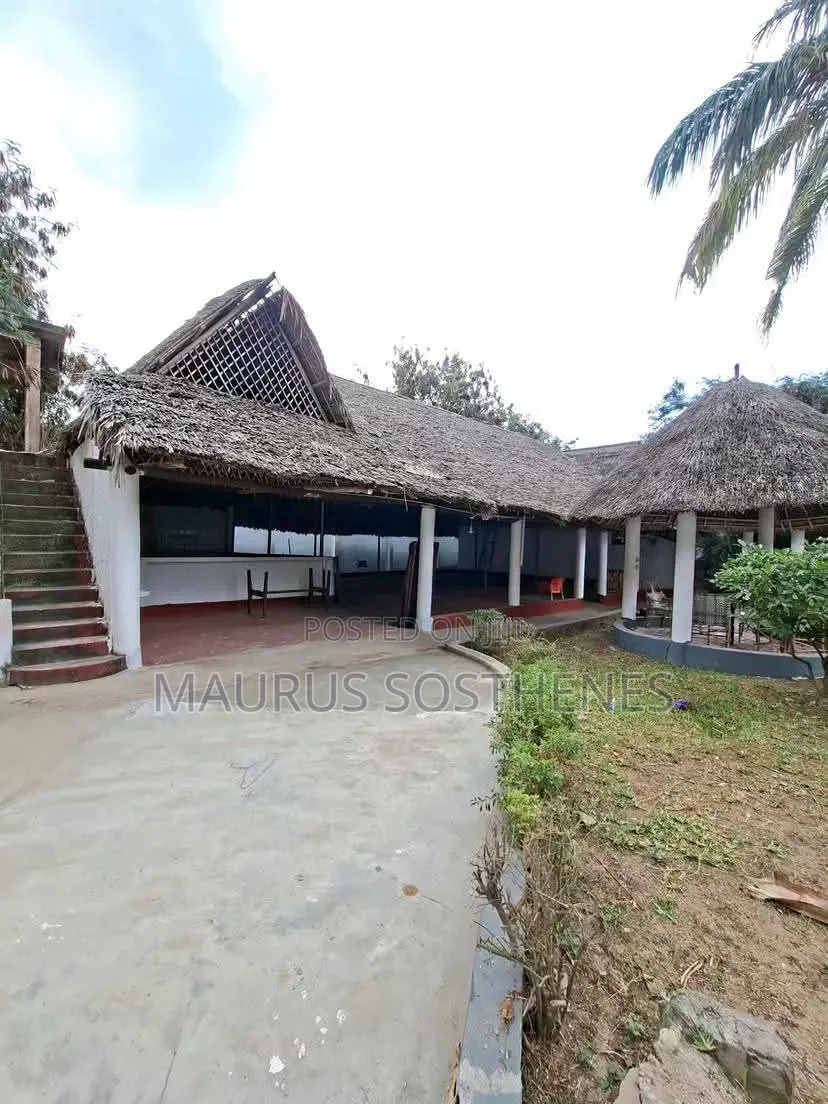 9bdrm House in Kawe Beach for sale