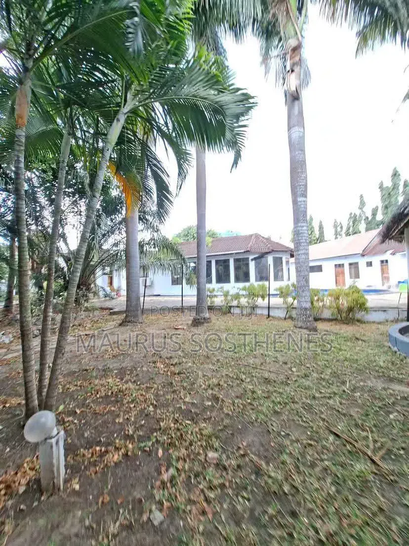 9bdrm House in Kawe Beach for sale