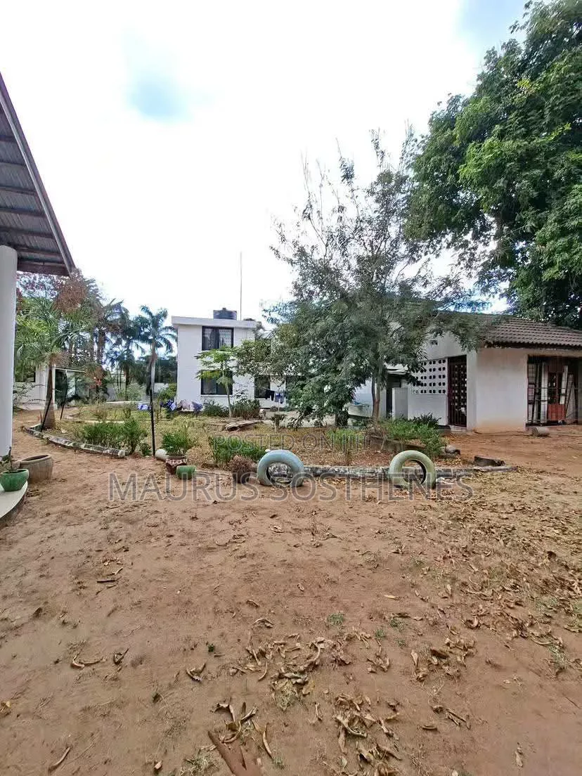 9bdrm House in Kawe Beach for sale