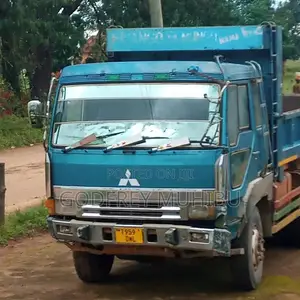 Fuso Tippa V8