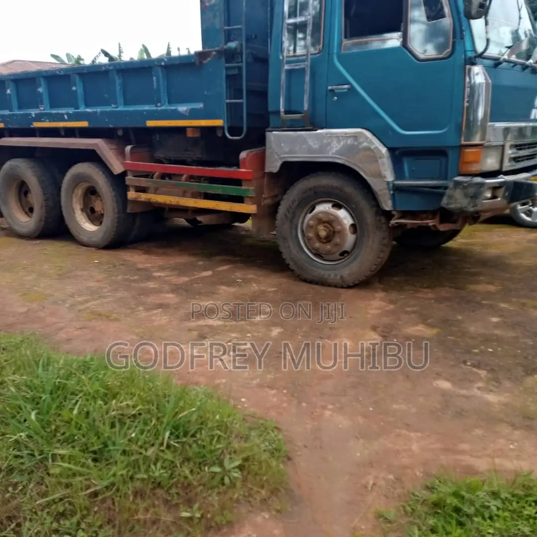 Fuso Tippa V8