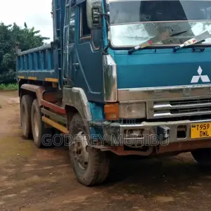 Fuso Tippa V8