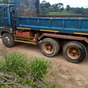 Fuso Tippa V8