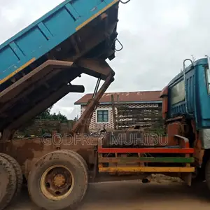 Fuso Tippa V8