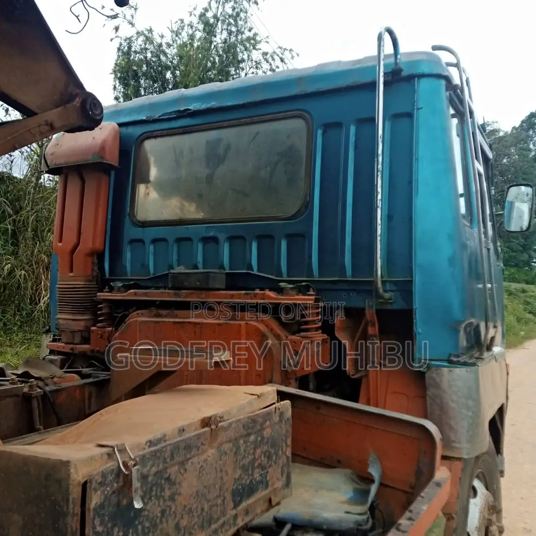 Fuso Tippa V8