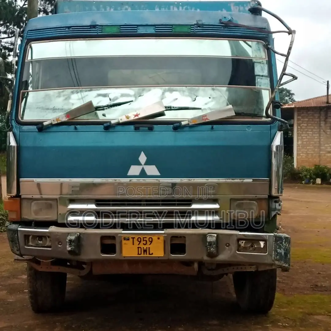 Fuso Tippa V8