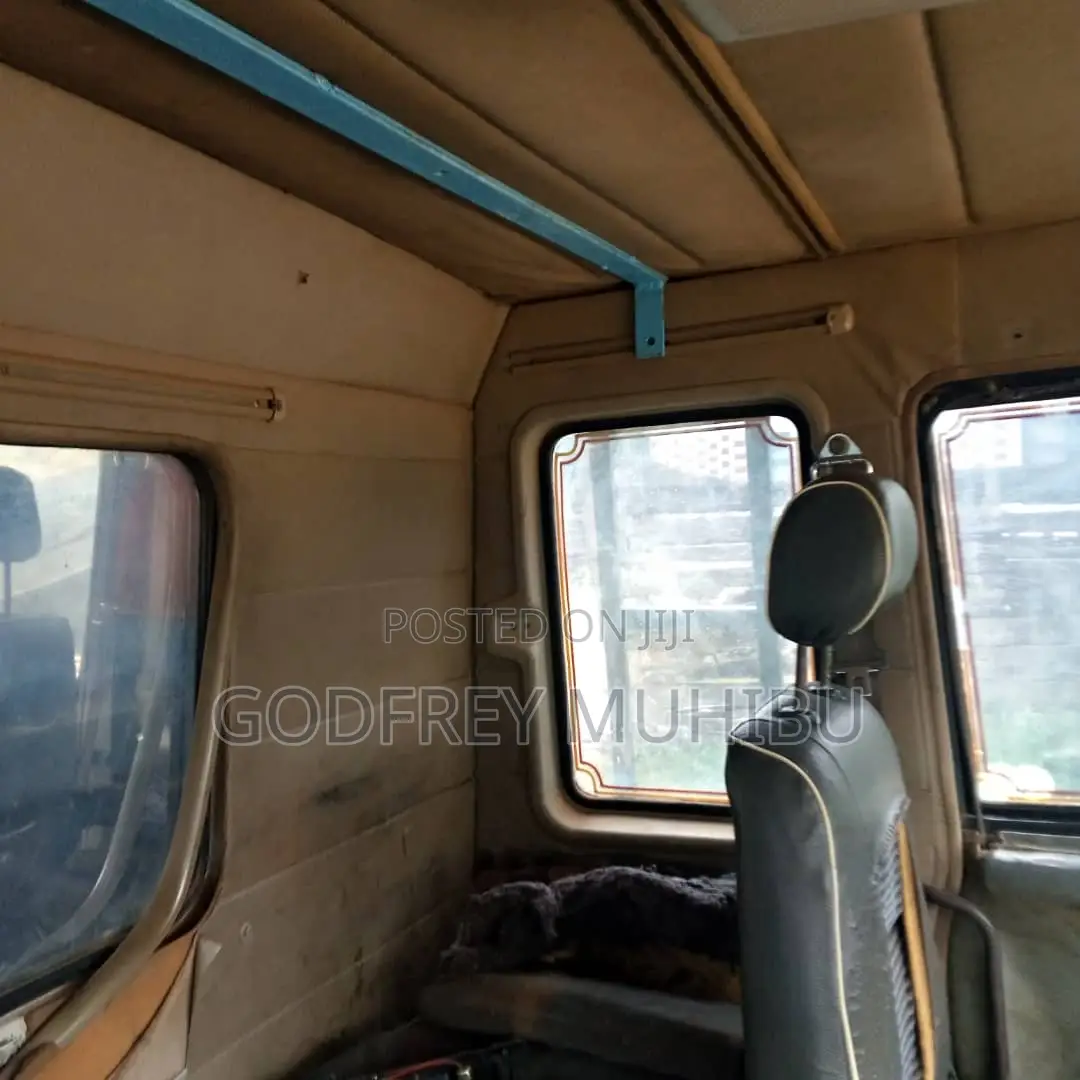 Fuso Tippa V8