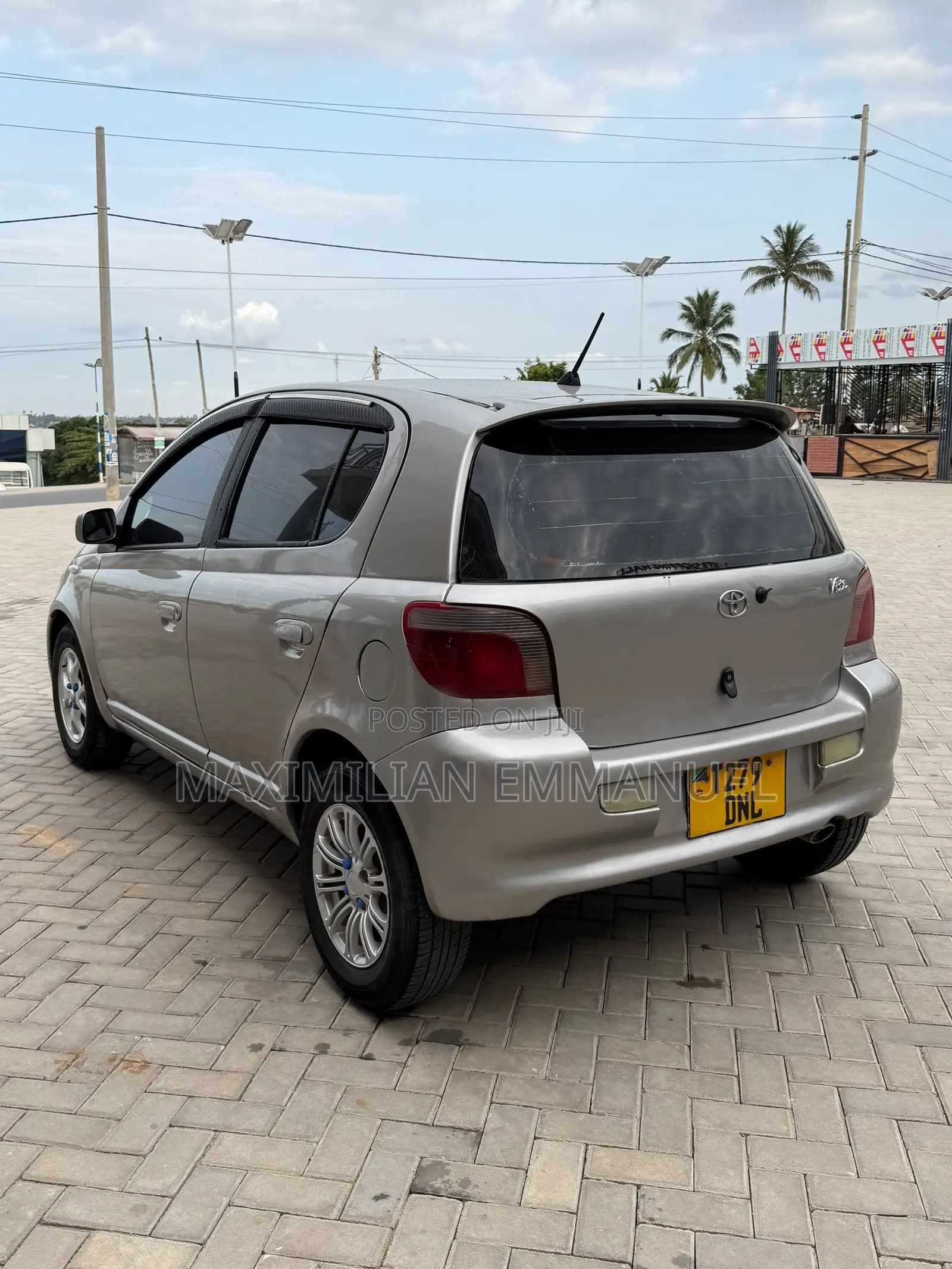 Toyota Vitz 2003 Silver