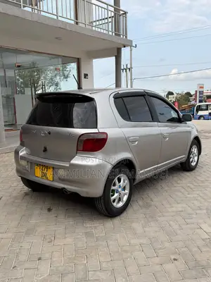 Toyota Vitz 2003 Silver