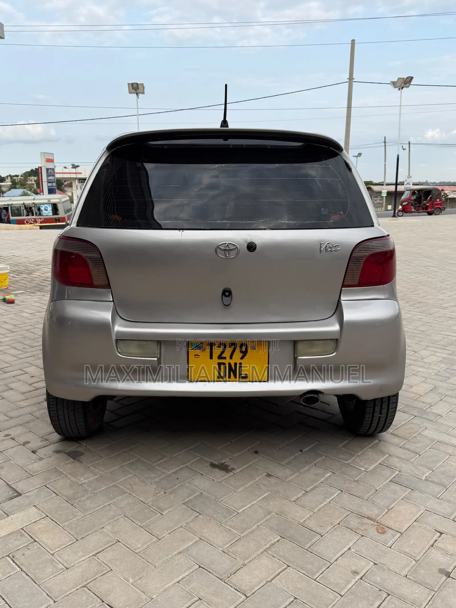 Toyota Vitz 2003 Silver