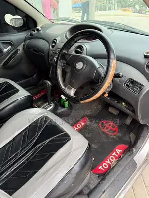 Toyota Vitz 2003 Silver