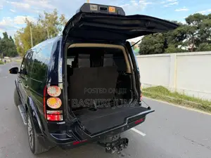 Land Rover Discovery 2015 Blue
