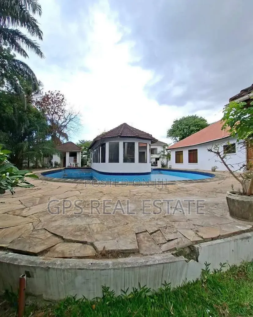 9bdrm House in Kawe Beach, Kinondoni for sale