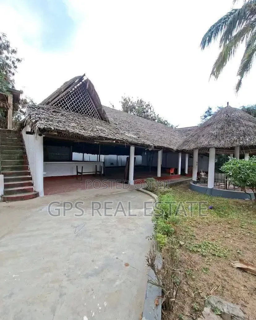 9bdrm House in Kawe Beach, Kinondoni for sale