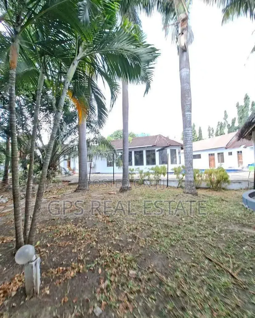 9bdrm House in Kawe Beach, Kinondoni for sale